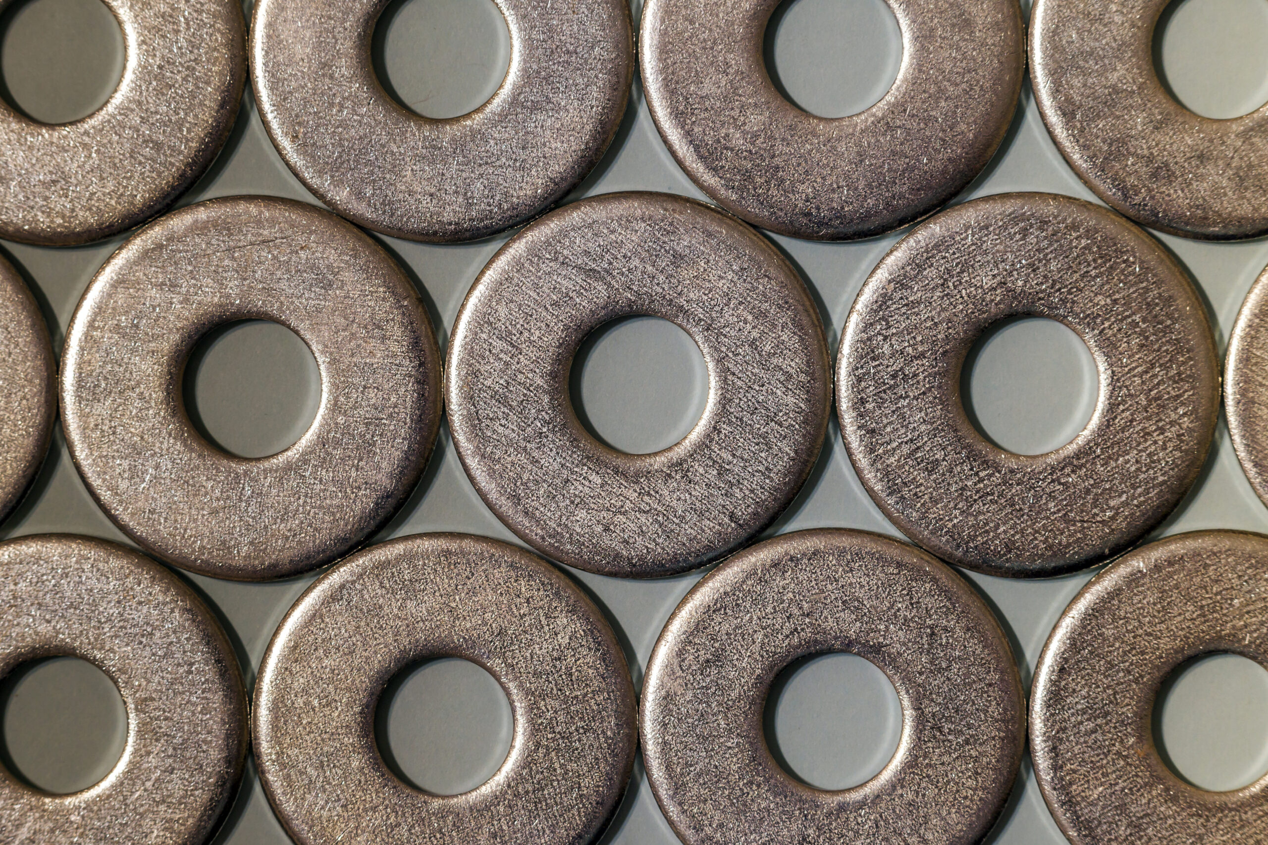 Industrial total traceability system ensuring quality control in washer manufacturing.